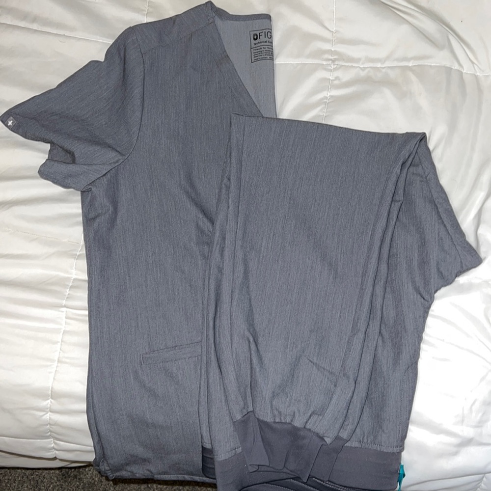 Figs scrubs